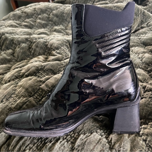 Aquatalia weatherproof patent boots size 7 1/2. Made in Italy. - Picture 7 of 9